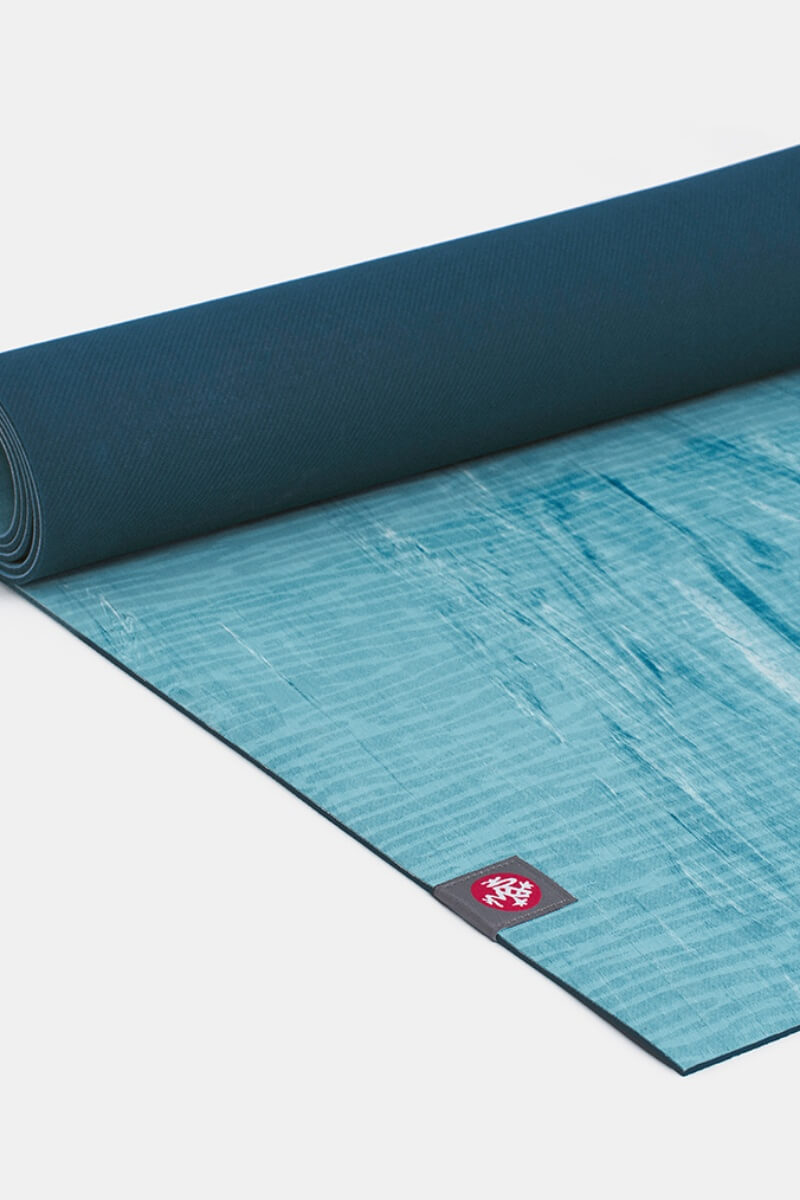SEA YOGI // Atoll eko Lite Yoga mat in 4mm by Manduka, Tienda de Yoga, rolled up