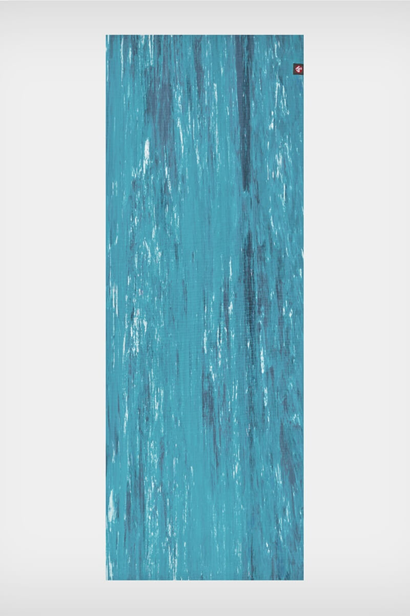 SEA YOGI // Atoll eko Lite Yoga mat in 4mm by Manduka, Tienda de Yoga, spread out