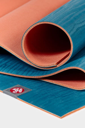SEA YOGI // Bondi Blue Ekolite Yoga mat in 4mm by Manduka, zoom