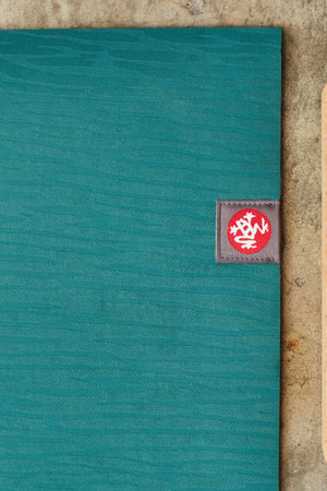 SEA YOGI // esterilla eKO para yoga en 5mm en verde de Manduka, zoom