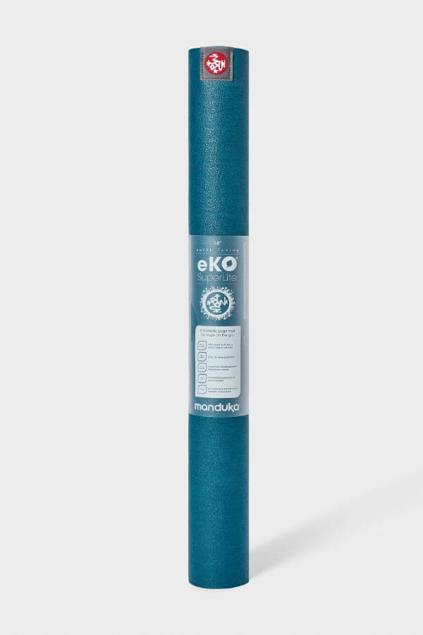 SEA YOGI // Manduka eKO SuperLite Yoga mat, 1kg Bondi Blue, standing