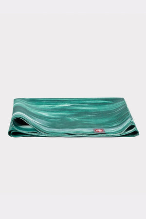SEA YOGI // Steppe eKo Superlite travel yoga mat by Manduka, 1kg, Yoga online shop, folded