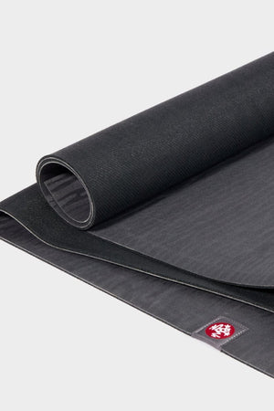 SEA YOGI // Manduka eKO Lite Yoga Mat en Charcoal, zoom