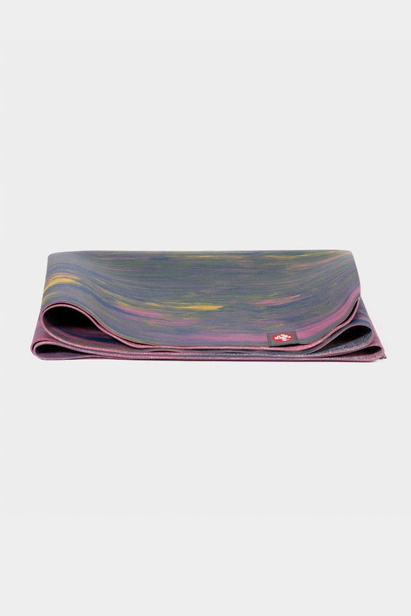 SEA YOGI // Saiga eKo Superlite travel yoga mat by Manduka, 1kg, Yoga online shop, folded