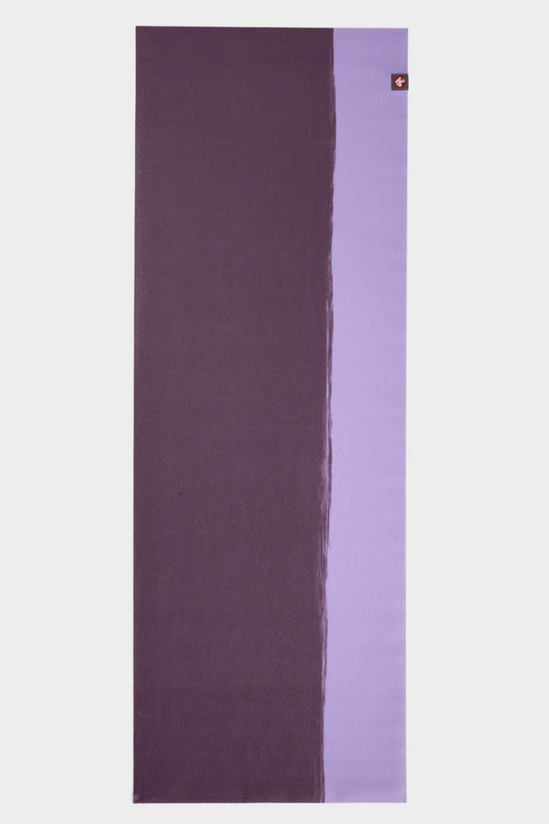 SEA YOGI // Sayan eKo Superlite travel yoga mat by Manduka, 1kg, Yoga online shop, spread out