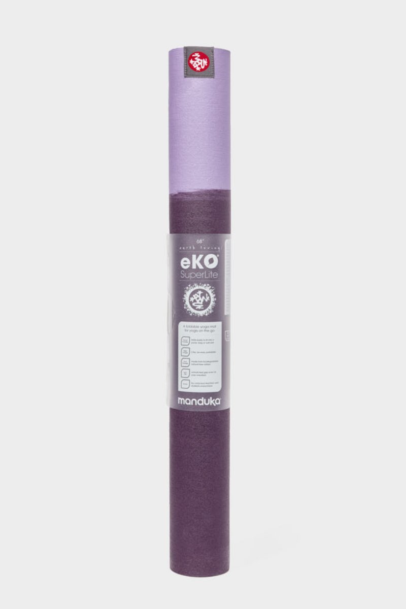 SEA YOGI // Sayan eKo Superlite travel yoga mat by Manduka, 1kg, Yoga boutique, standing2