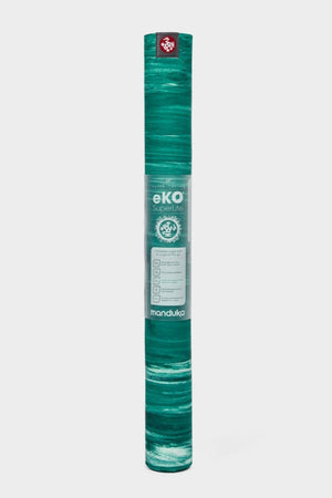 SEA YOGI // Steppe eKo Superlite travel yoga mat by Manduka, 1kg, Yoga online shop, standing