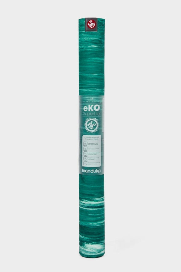 SEA YOGI // Steppe eKo Superlite travel yoga mat by Manduka, 1kg, Yoga online shop, standing