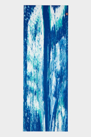 SEA YOGI // Kyanite Eko Yoga yoga mat in 4mm by Manduka, spread