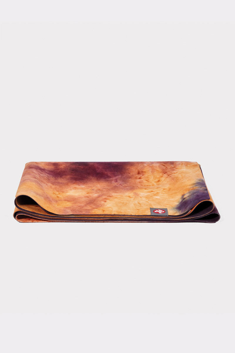 SEA YOGI // Grateful eQUA Superlite travel yoga mat by Manduka, 1kg, Yoga online shop, folded