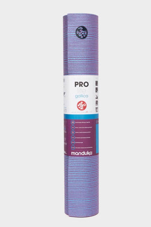 SEA YOGI // Gallica Prolite Yoga mat in 5mm by Manduka, standing