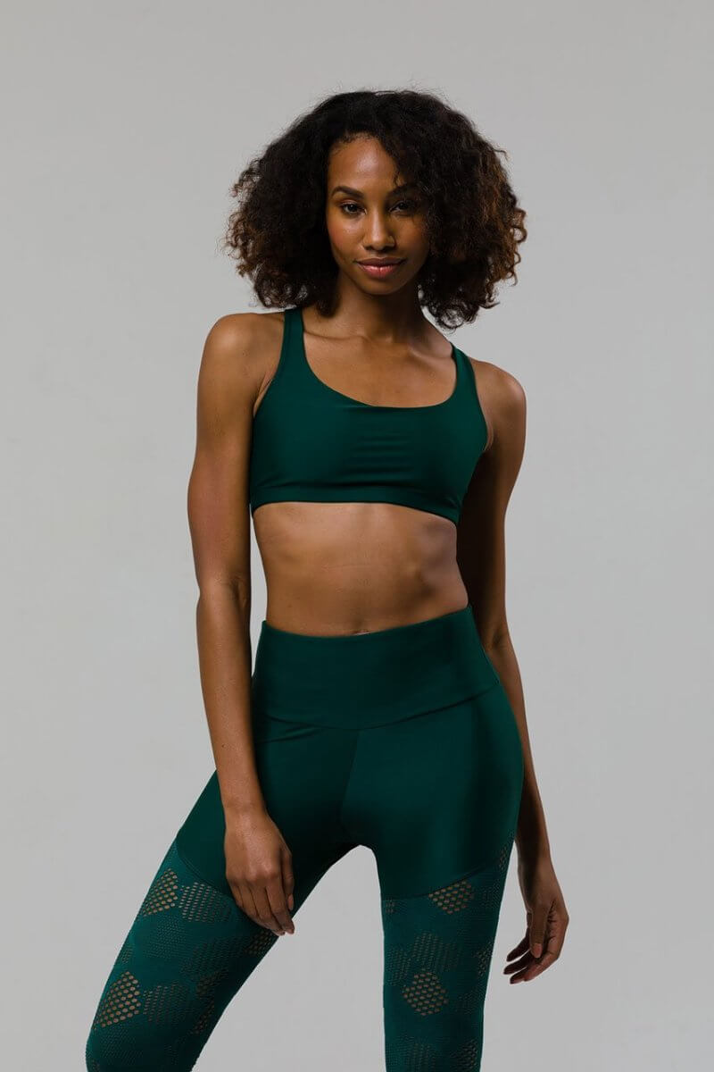 SEA YOGI // Chic Bra by Onzie en Alpine, delante