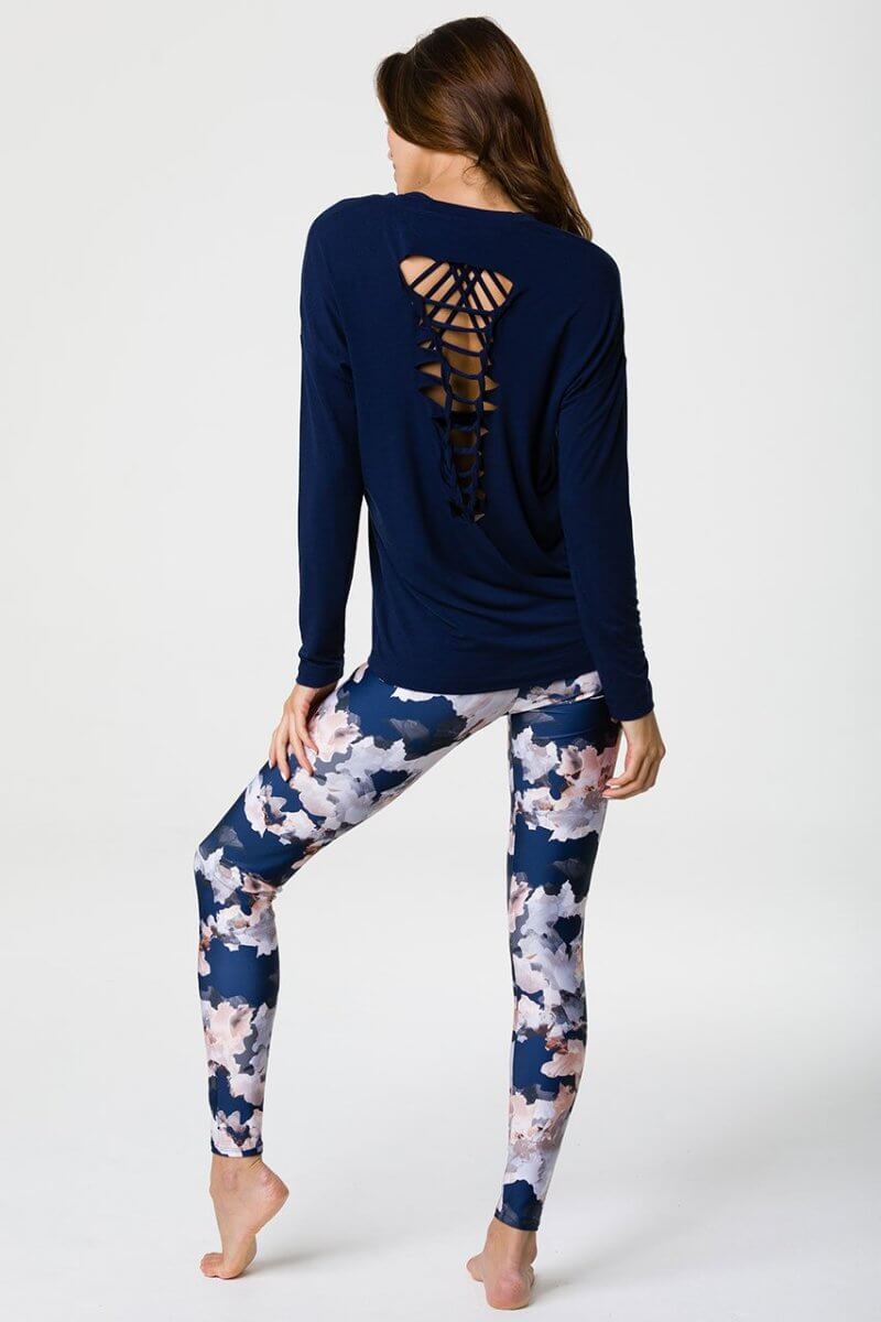 SEA YOGI // ONZIE braided manga larga top en Thunder, back