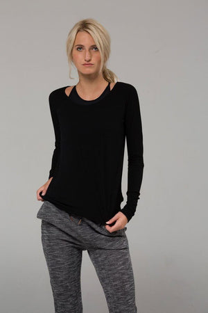 SEA YOGI // Onzie drapey V Top en negro, front