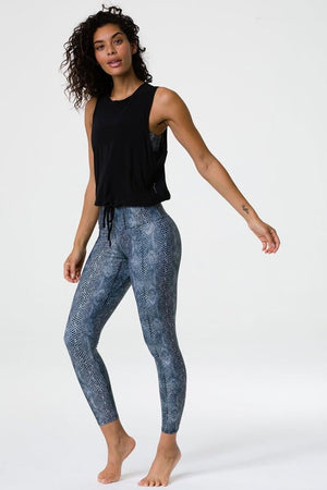 SEA YOGI // Onzie In Play Tank en black, left