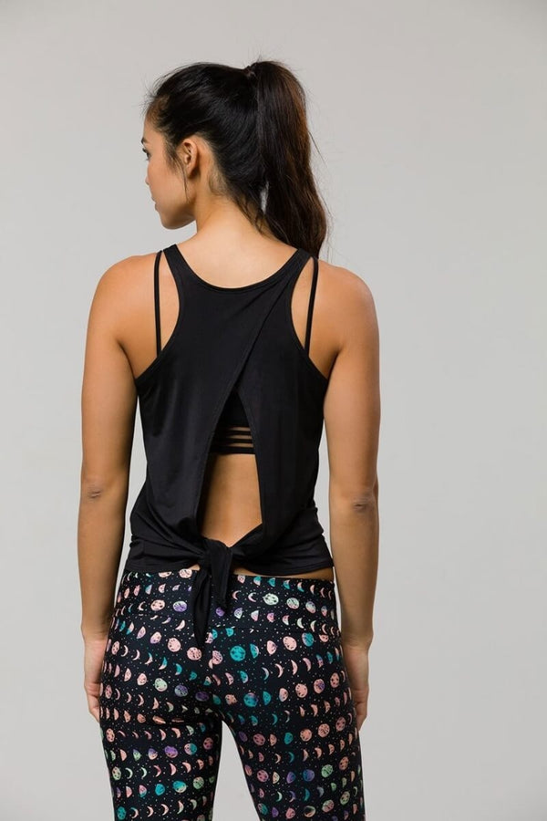 SEA YOGI // Tie back tank yoga top from Onzie in black, closup