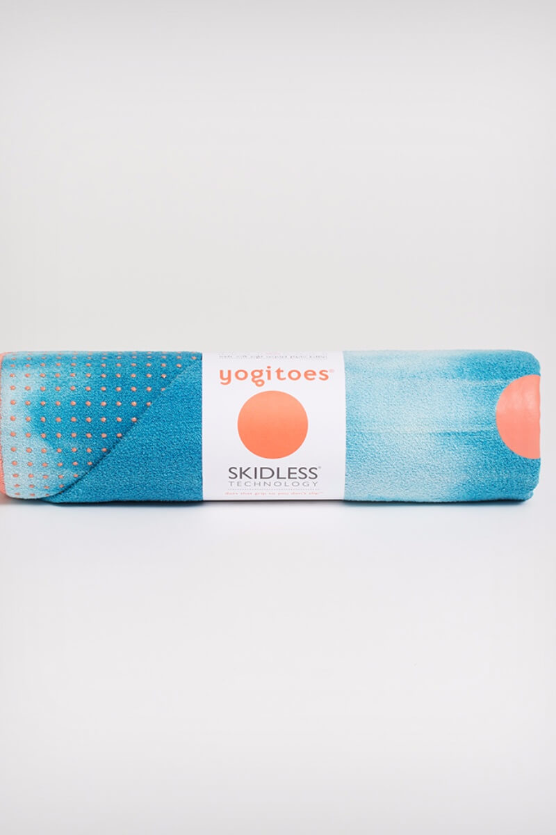 SEA YOGI // Yogitoes skidless toalla en Mystique Spirit de Manduka, rolled up