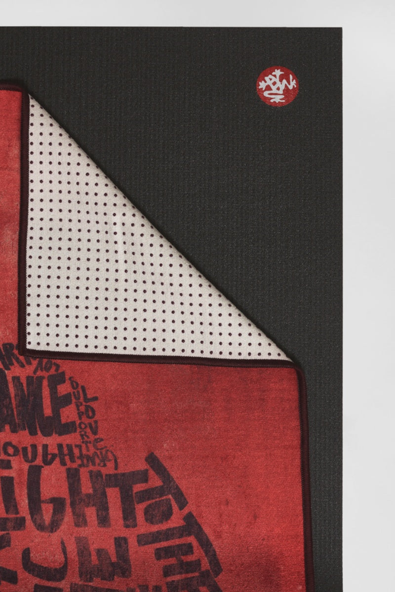 SEA YOGI // Yogitoes skidless mat in Grace style style by Manduka, close up image