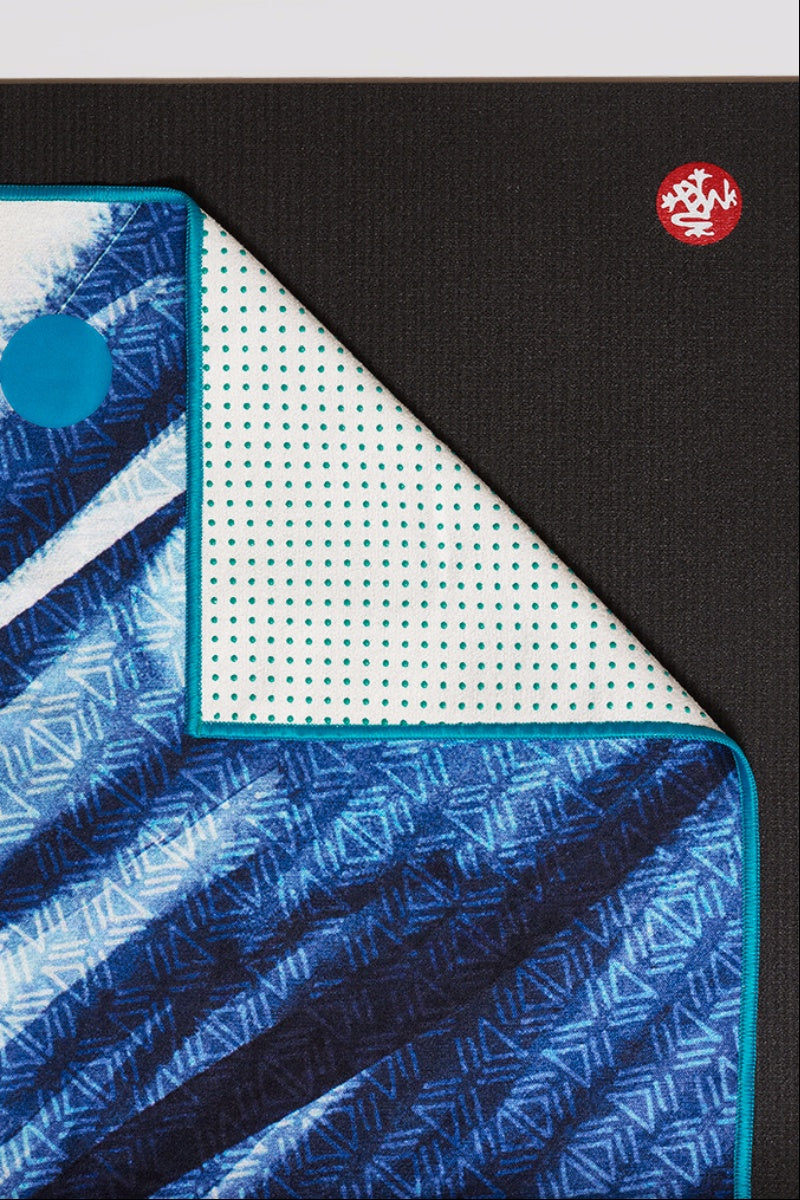 SEA YOGI // Yogitoes skidless towel in Serene style by Manduka, close up image