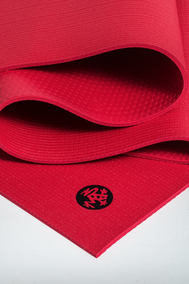 SEA YOGI // Prolite mat, 5mm thick and in Passion red style by Manduka, close up image