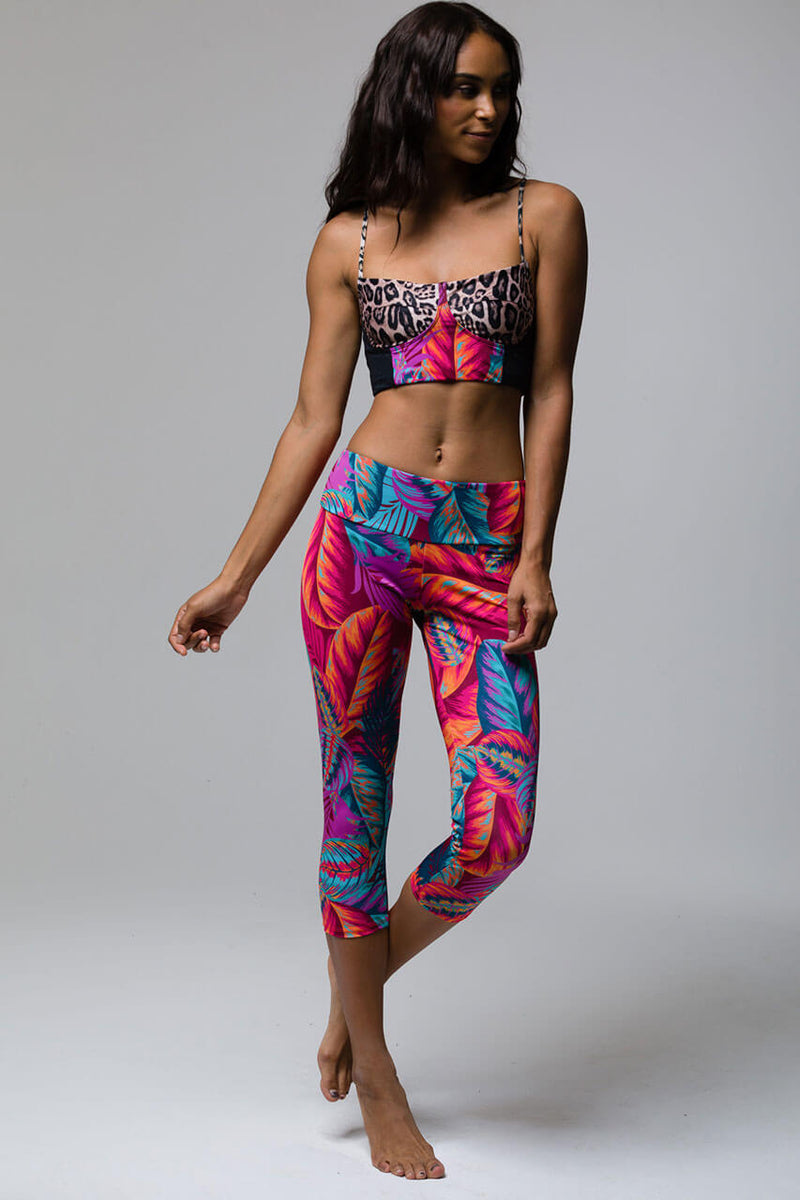 SEA YOGI Capri Leggings from Onzie in Lanai print, Tienda de Yoga, full image