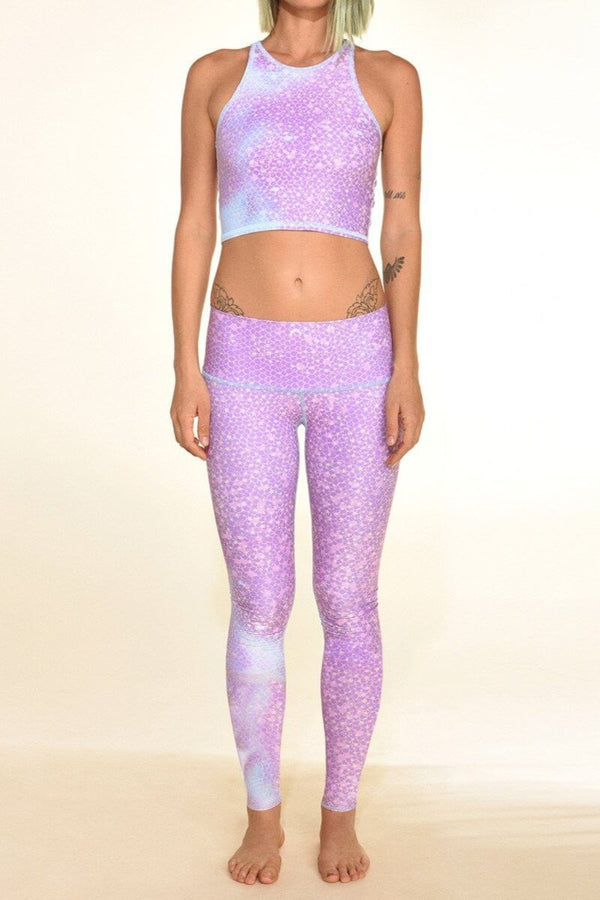 SEA YOGI // Legging de Teeki Mermaid Fairyqueen hot pant en lavender, delante