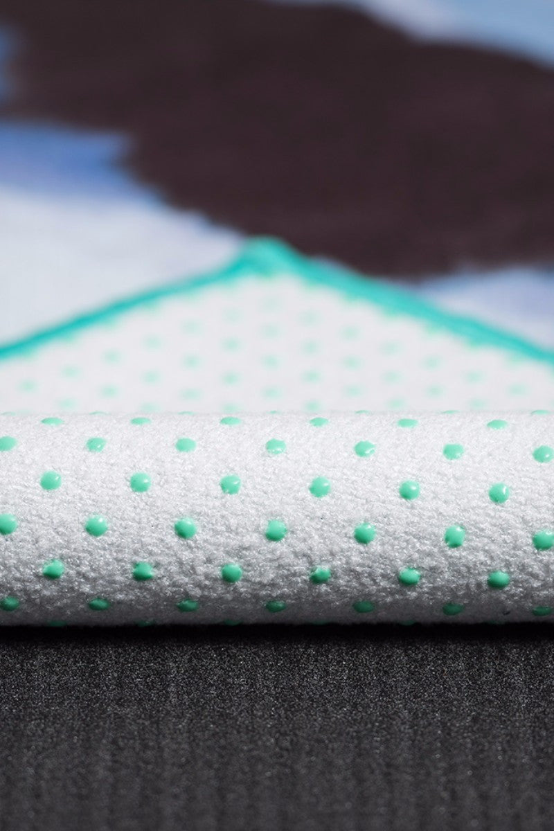 MANDUKA YOGITOES SKIDLESS MAT TOWEL IN VERTEX STYLE AND ZOOMED IN IMAGE