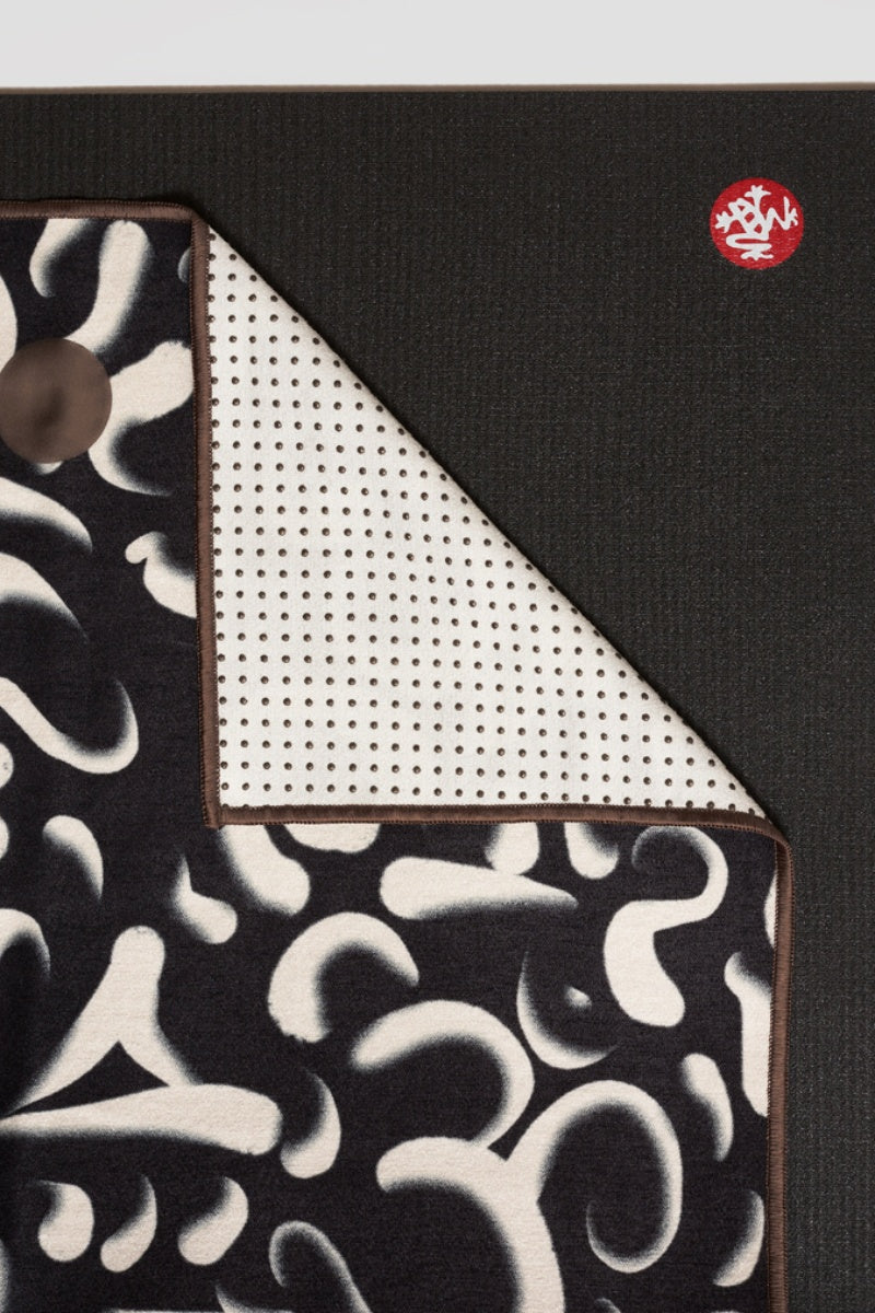 SEA YOGI // Yogitoes skidless towel in Clarity in Chaos style by Manduka, close up image